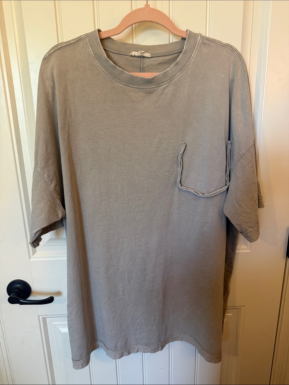 Easel Relaxed Short Sleeve Tee in Light Taupe